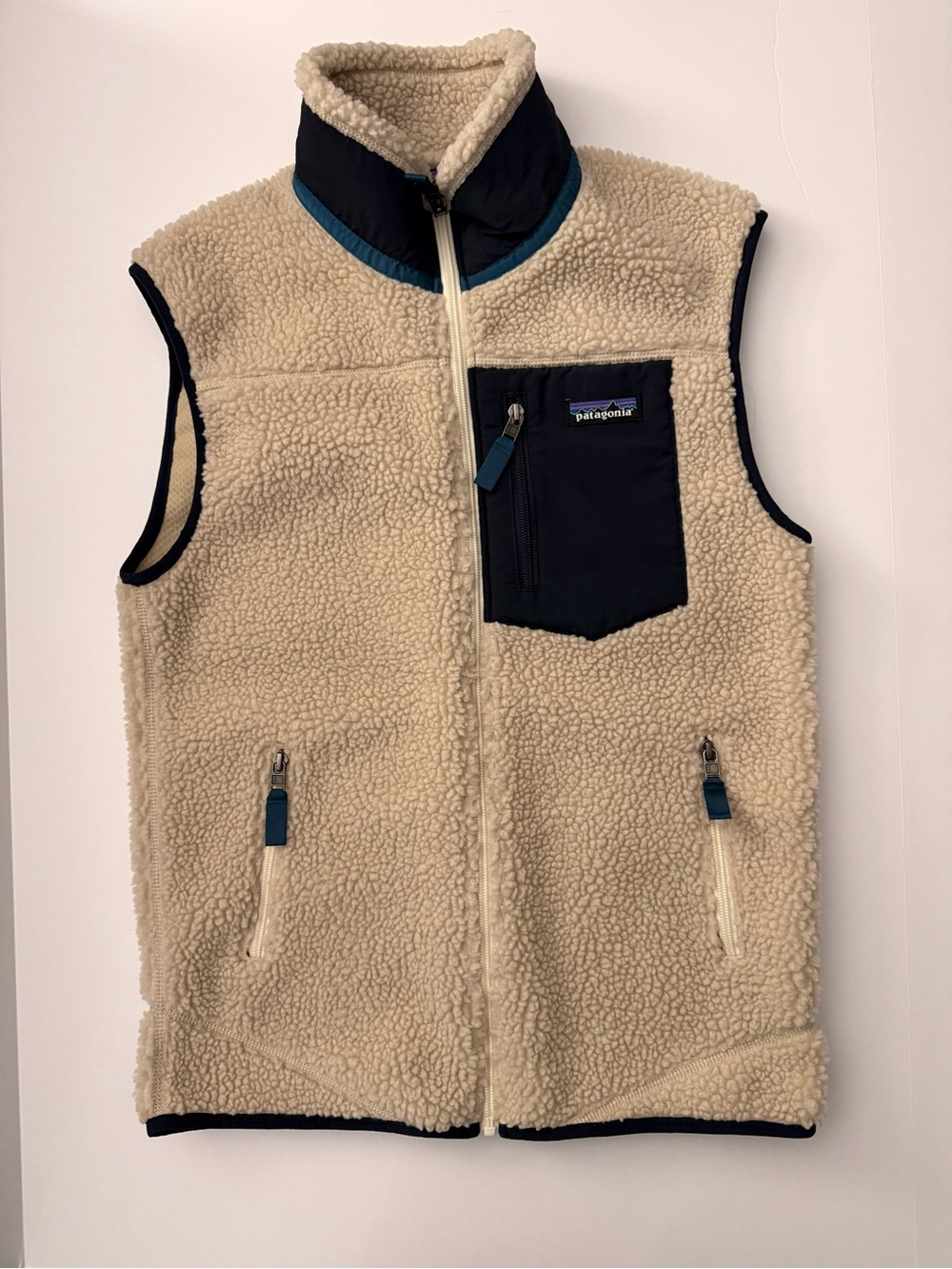 Patagonia men’s Cream Sherpa Fleece Vest with Navy Trim small